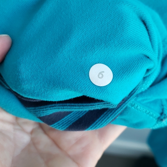 Absolutely stunning Lululemon hoodie - Picture 6 of 7